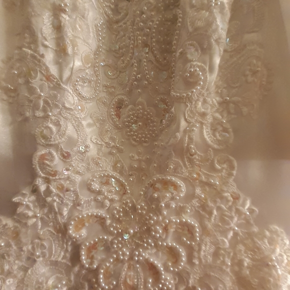 Pearl beaded wedding dress with  8 inch long train - Picture 2 of 4